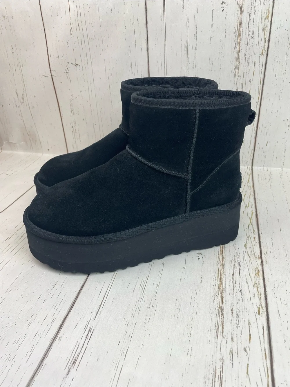 UGG mini platform